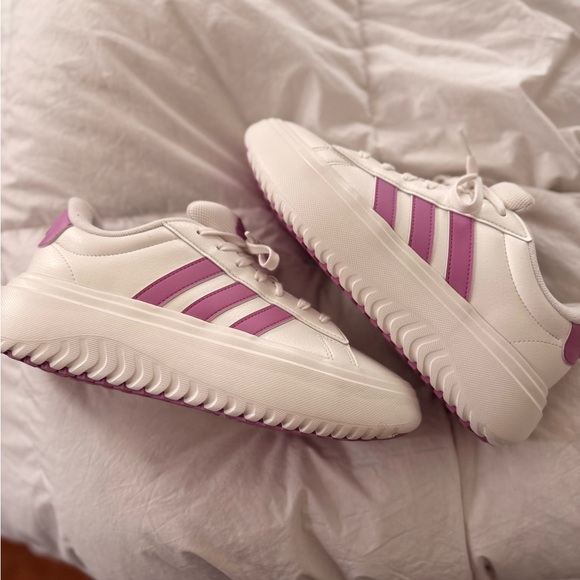 Adidas Women's White and Purple Sneakers - Picture 1 of 1